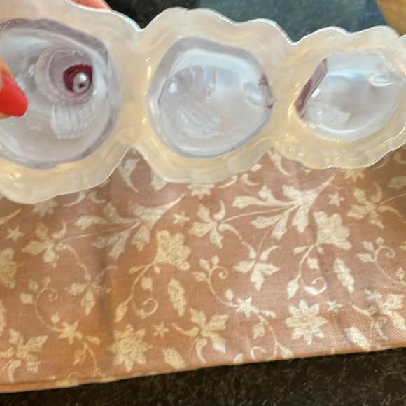 Three snowmen happily dancing in the sparkling snow with hats, mufflers & mitten - Picture 7 of 8